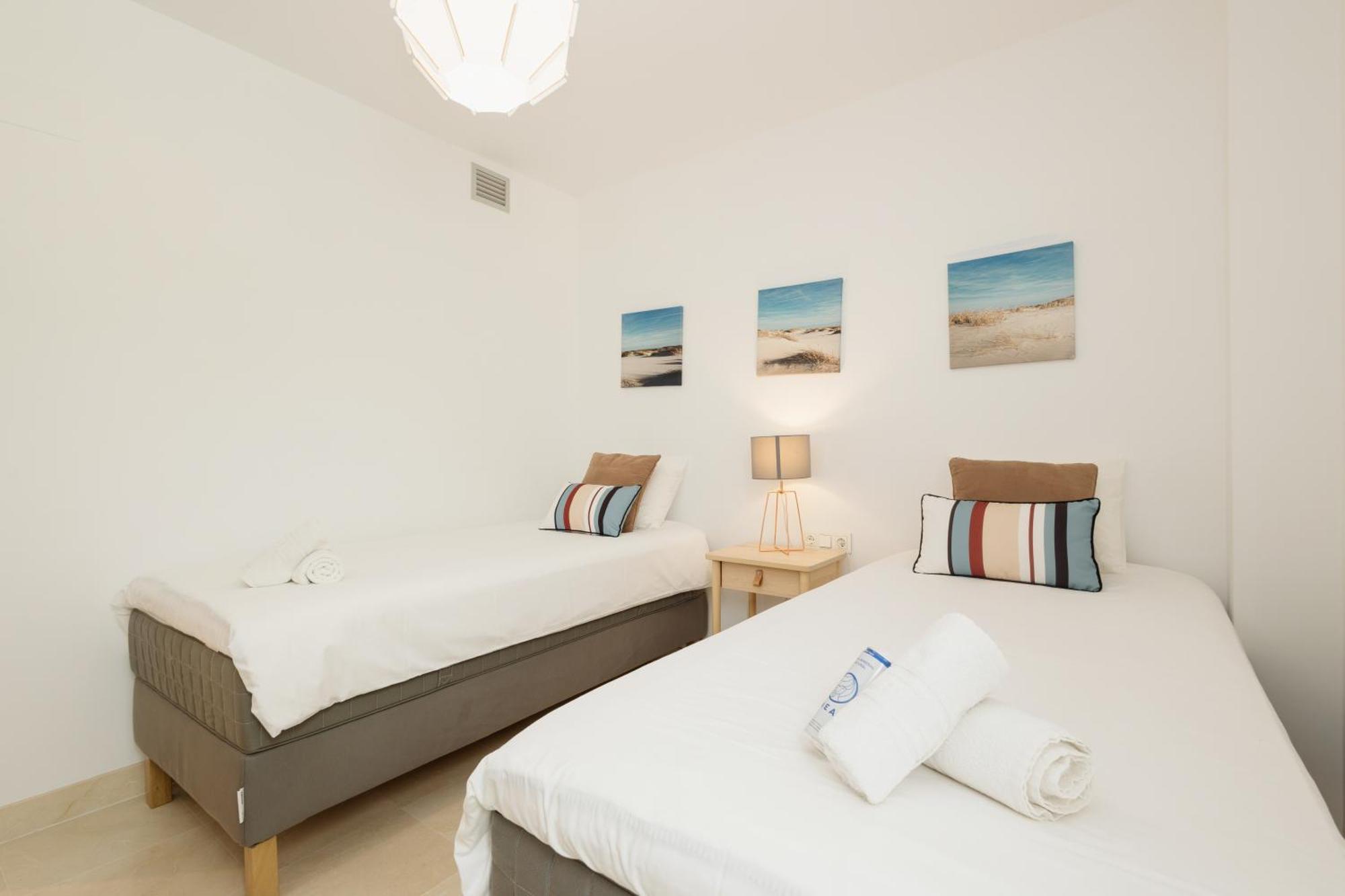 Modern Apartment, With Large Private Terrace And Panoramic Sea Views, In Бенахавис Экстерьер фото