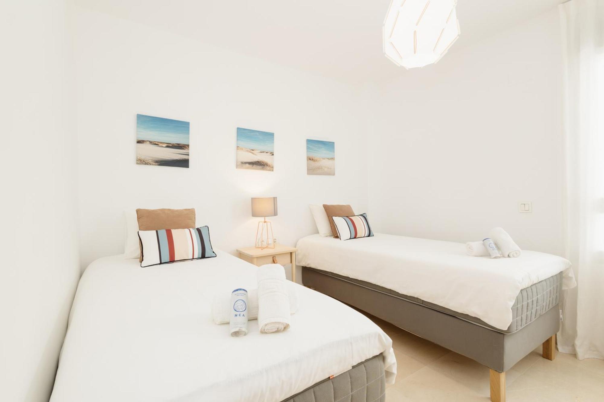 Modern Apartment, With Large Private Terrace And Panoramic Sea Views, In Бенахавис Экстерьер фото