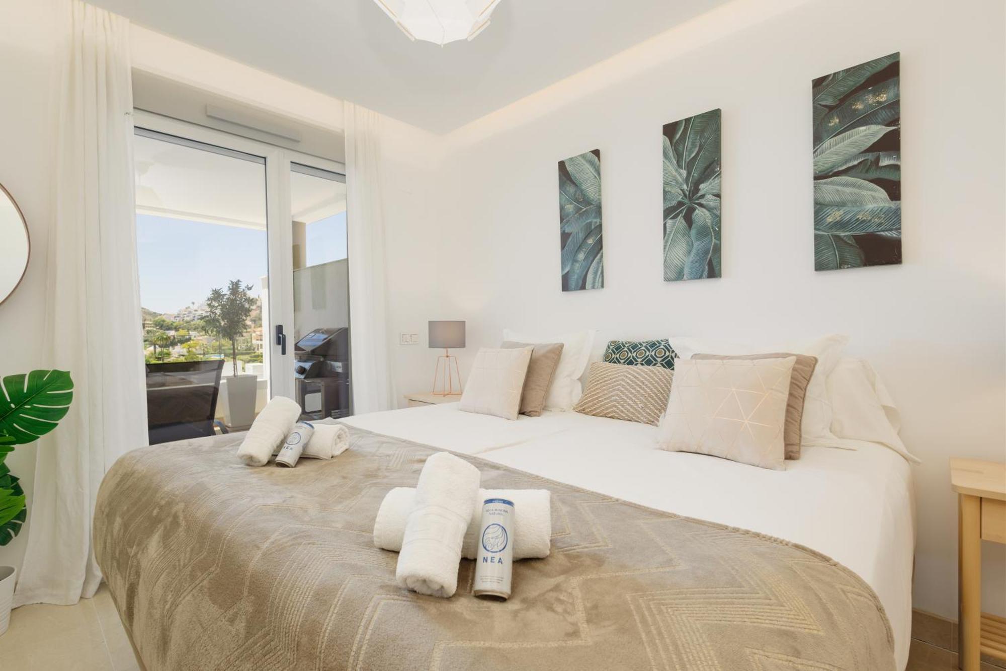 Modern Apartment, With Large Private Terrace And Panoramic Sea Views, In Бенахавис Экстерьер фото
