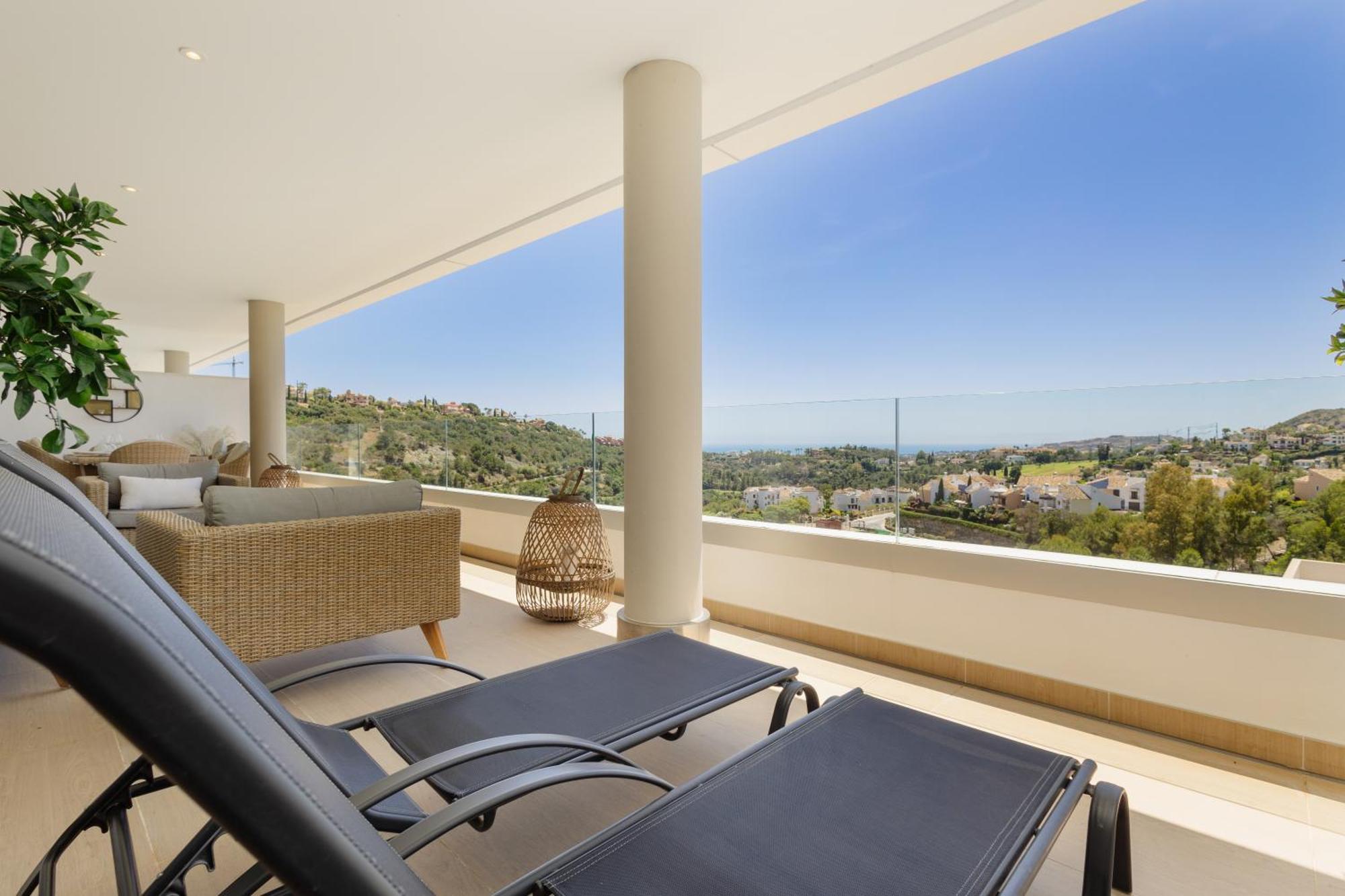 Modern Apartment, With Large Private Terrace And Panoramic Sea Views, In Бенахавис Экстерьер фото