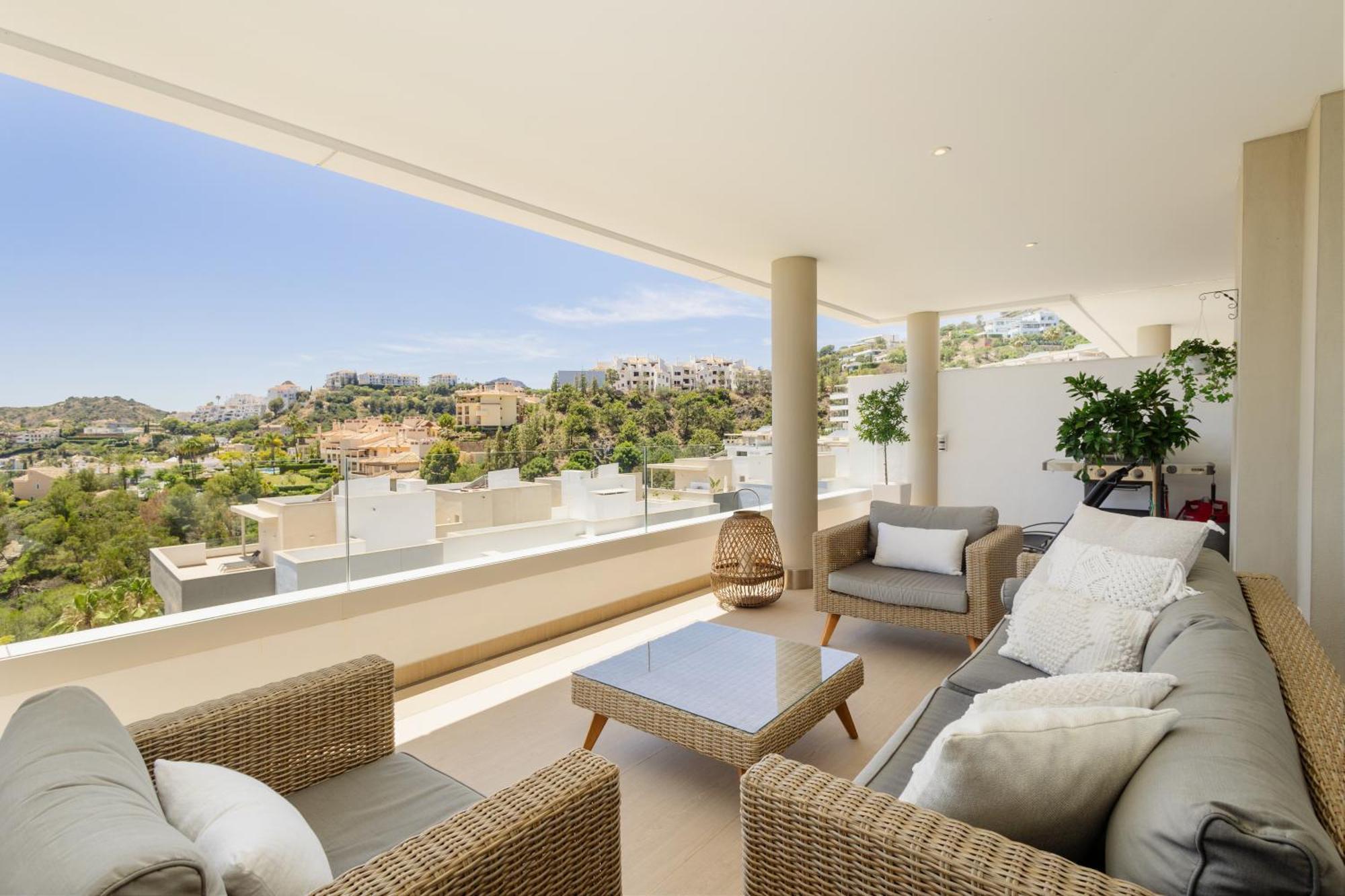 Modern Apartment, With Large Private Terrace And Panoramic Sea Views, In Бенахавис Экстерьер фото