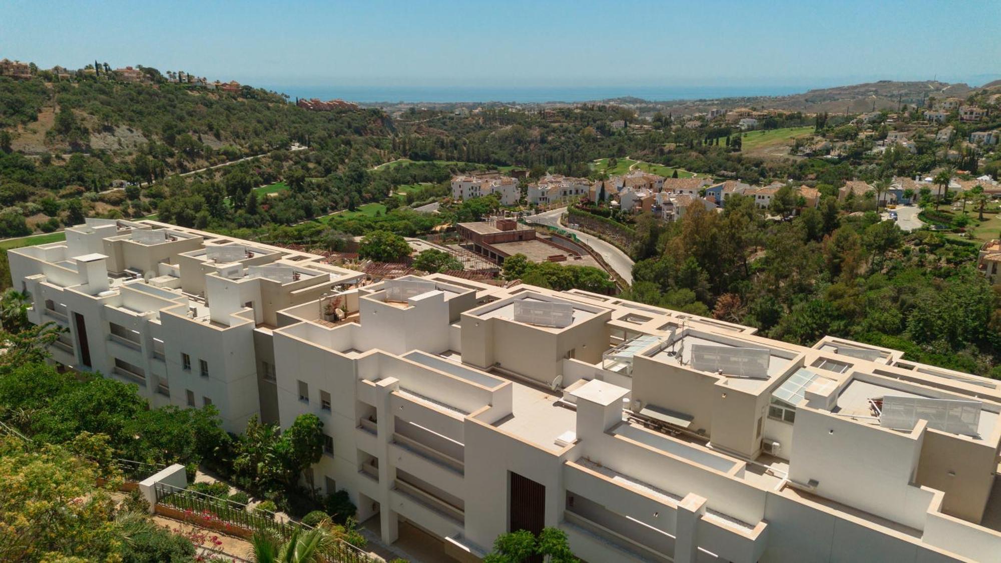 Modern Apartment, With Large Private Terrace And Panoramic Sea Views, In Бенахавис Экстерьер фото