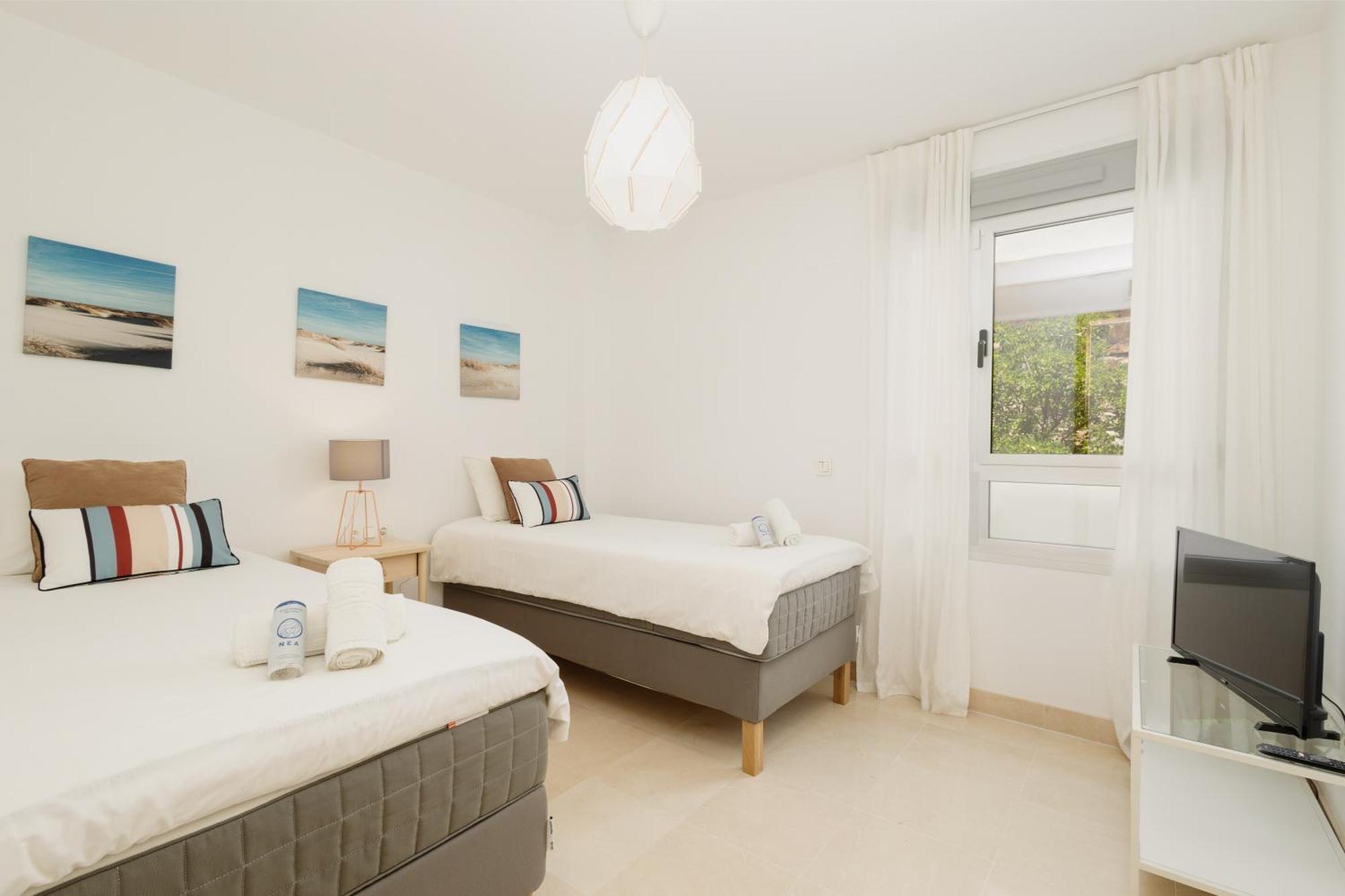Modern Apartment, With Large Private Terrace And Panoramic Sea Views, In Бенахавис Экстерьер фото