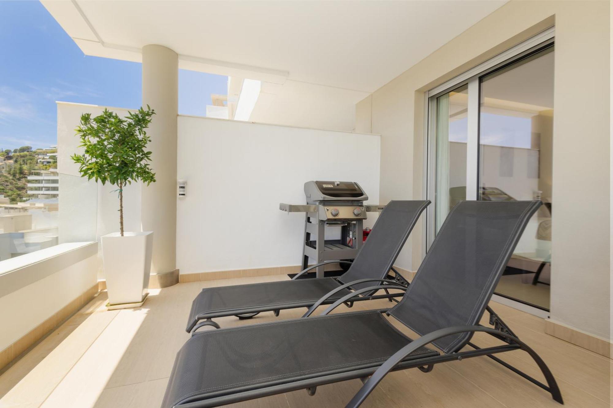 Modern Apartment, With Large Private Terrace And Panoramic Sea Views, In Бенахавис Экстерьер фото