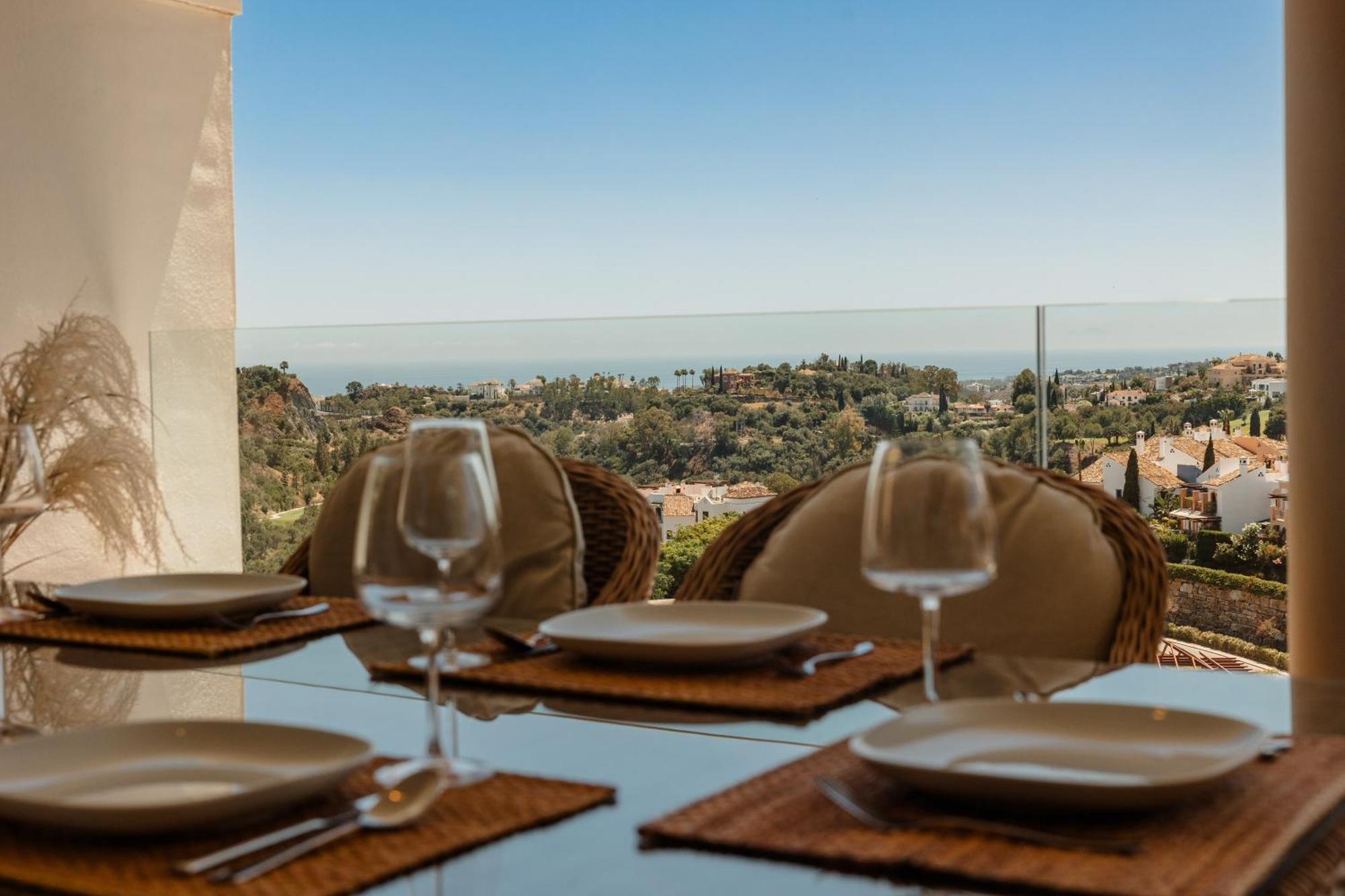 Modern Apartment, With Large Private Terrace And Panoramic Sea Views, In Бенахавис Экстерьер фото