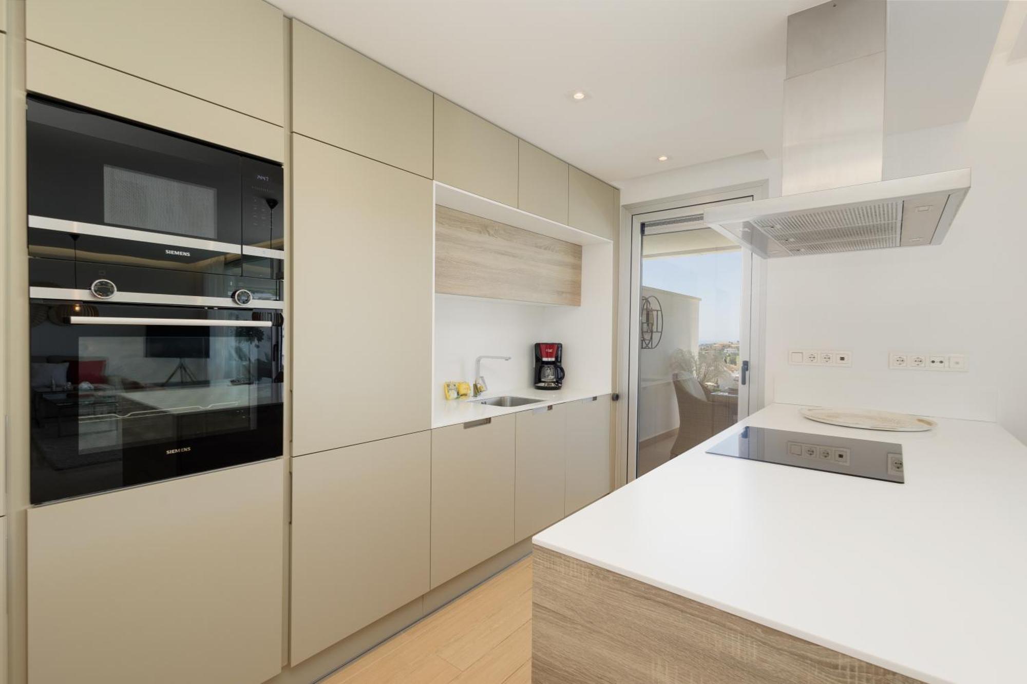 Modern Apartment, With Large Private Terrace And Panoramic Sea Views, In Бенахавис Экстерьер фото