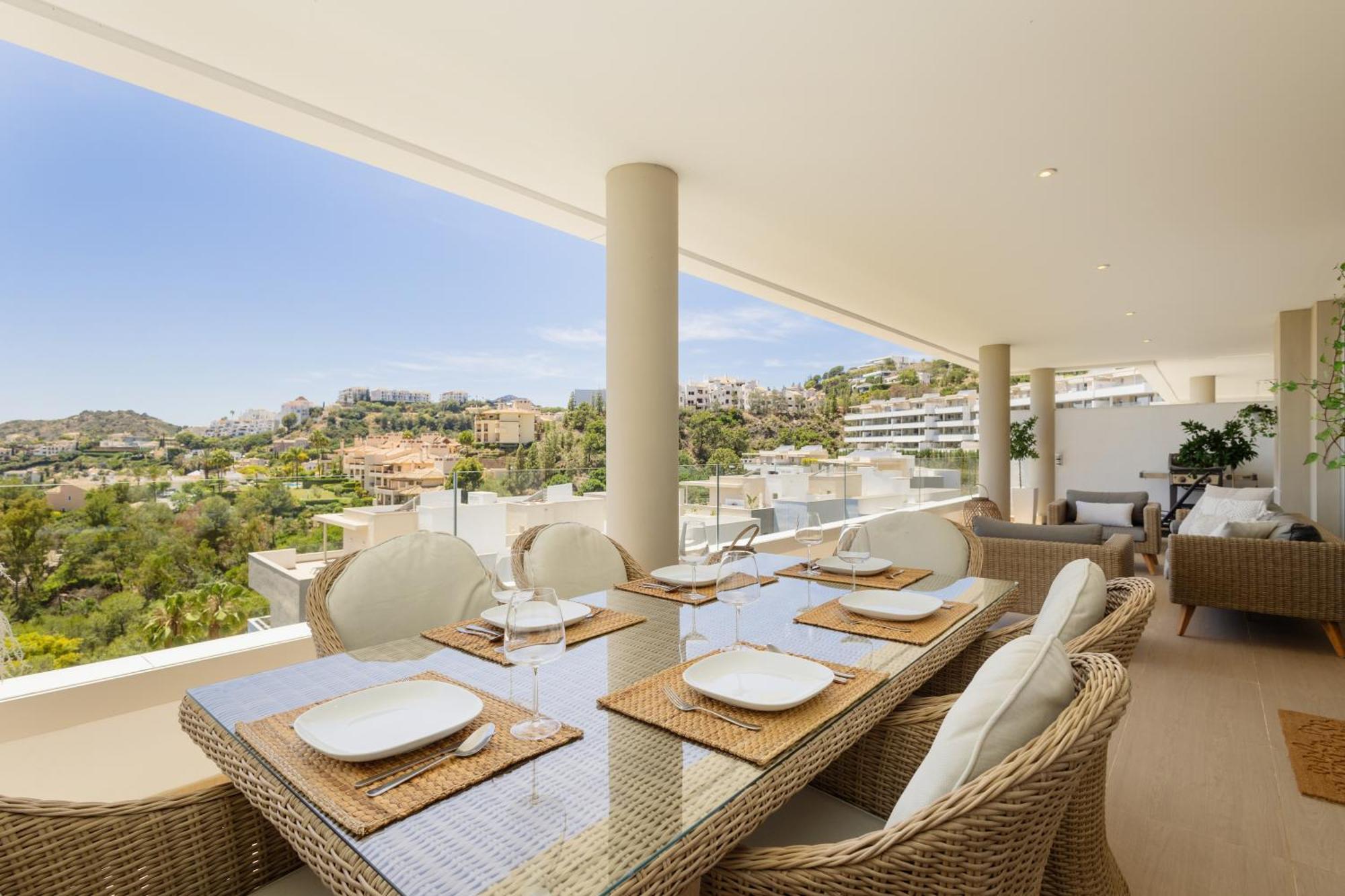 Modern Apartment, With Large Private Terrace And Panoramic Sea Views, In Бенахавис Экстерьер фото