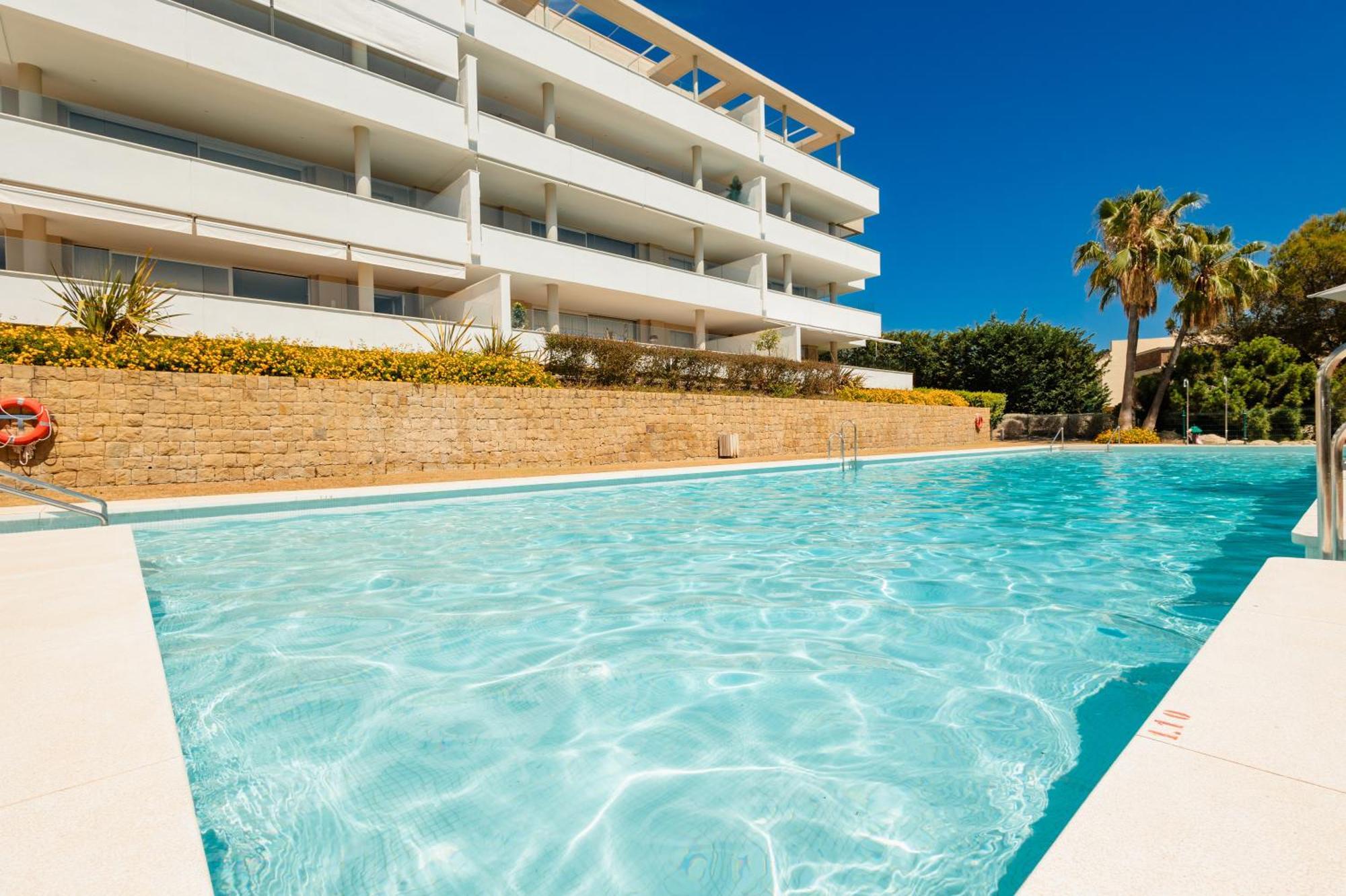 Modern Apartment, With Large Private Terrace And Panoramic Sea Views, In Бенахавис Экстерьер фото