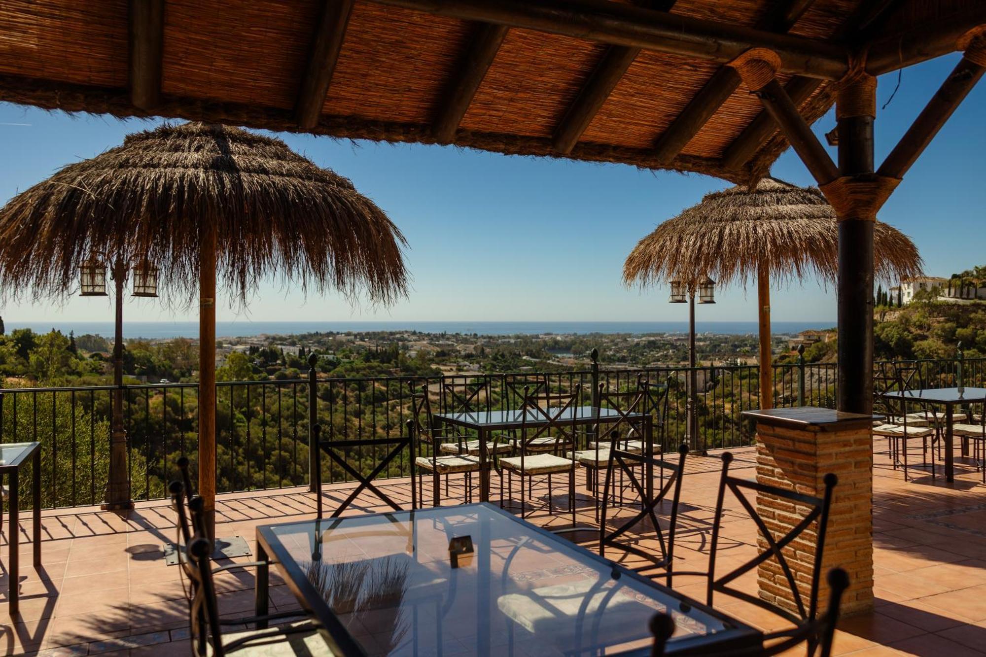 Modern Apartment, With Large Private Terrace And Panoramic Sea Views, In Бенахавис Экстерьер фото